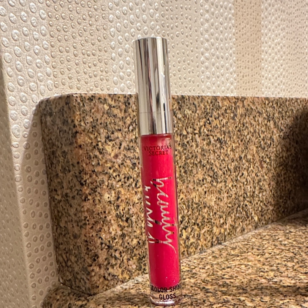 Victoria's Secret Vibrant  LOVE IT‎ disc Pink Lip Gloss